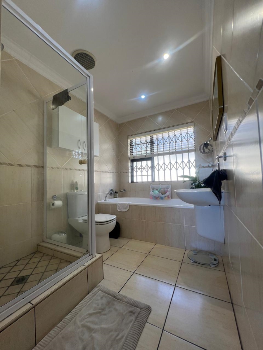 3 Bedroom Property for Sale in Weybridge Park Eastern Cape